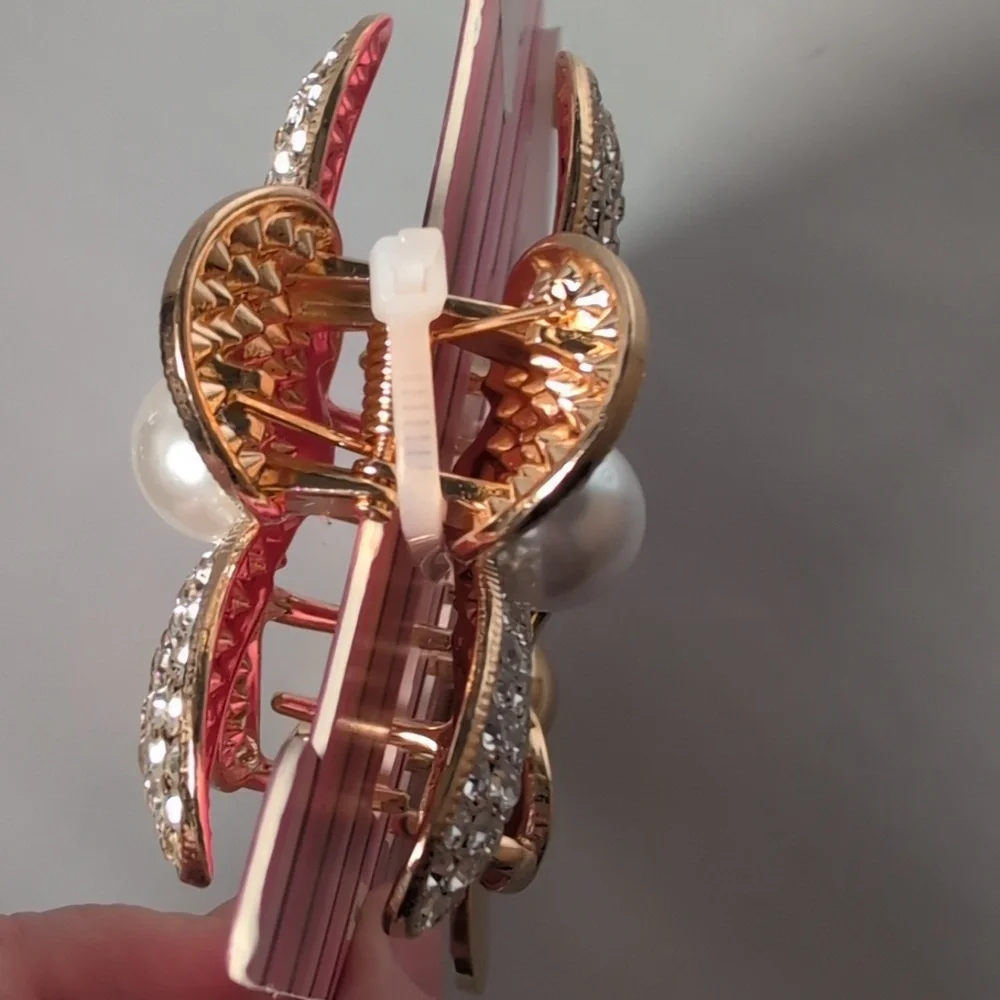 Piper K Gold Tone Metal Flower Daisy Hair Claw Clips